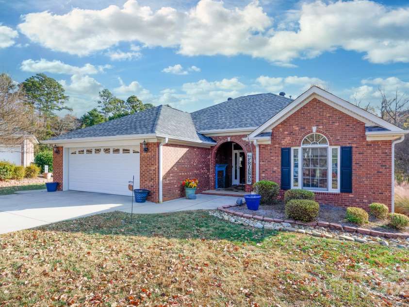 2163 Purple Martin Drive, Rock Hill, SC 29732.  MLS# CAR4323280, YatesRealty ID 2534. 