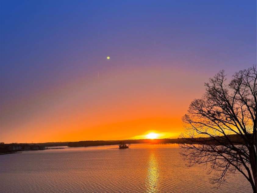 7111 Anchorage Lane, Tega Cay, SC 29708.  MLS# CAR4224144, YatesRealty ID 2534. Amazing sunsets