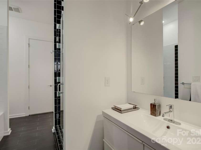 7111 Anchorage Lane, Tega Cay, SC 29708.  MLS# CAR4224144, YatesRealty ID 2534. Jack and Jill bathroom