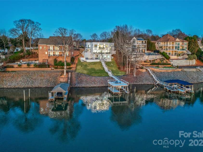 7111 Anchorage Lane, Tega Cay, SC 29708.  MLS# CAR4224144, YatesRealty ID 2534. Stunning Anchorage Lane