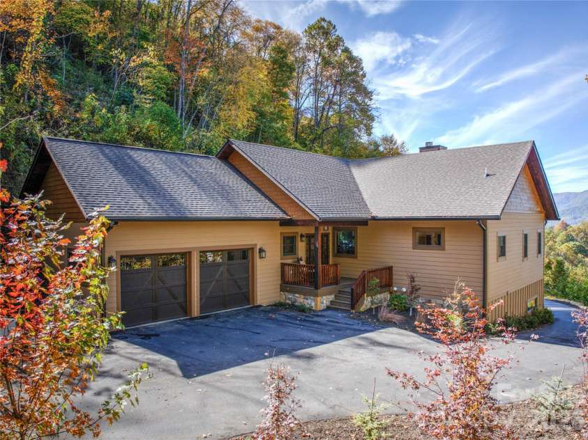85 Fern Brook Drive, Waynesville, NC 28786.  MLS# CAR4385480, YatesRealty ID 2534. 