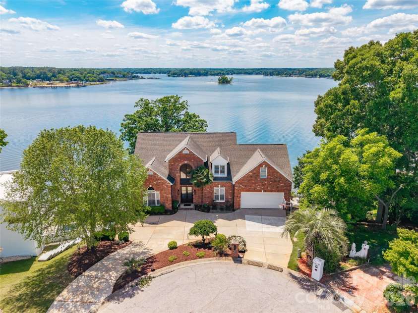 7110 Anchorage Lane, Fort Mill, SC 29708.  MLS# CAR4380640, YatesRealty ID 25342. 