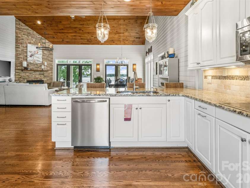 7110 Anchorage Lane, Fort Mill, SC 29708.  MLS# CAR4380640, YatesRealty ID 25342. 
