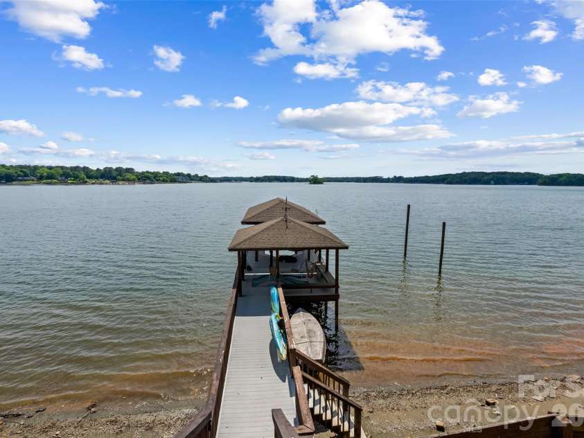 7110 Anchorage Lane, Fort Mill, SC 29708.  MLS# CAR4380640, YatesRealty ID 25342. 