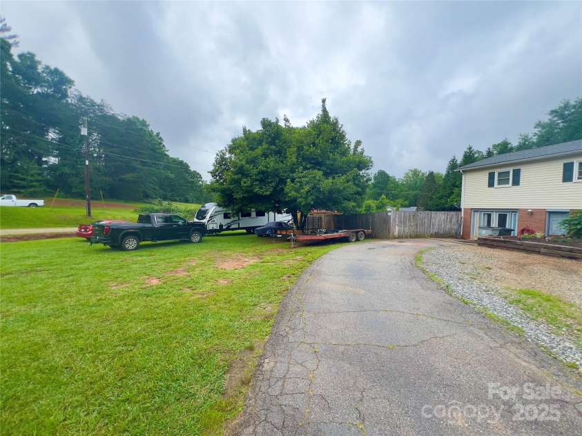 803 Bannon Place, Lenoir, NC 28645.  MLS# CAR4271044, YatesRealty ID 25342. 