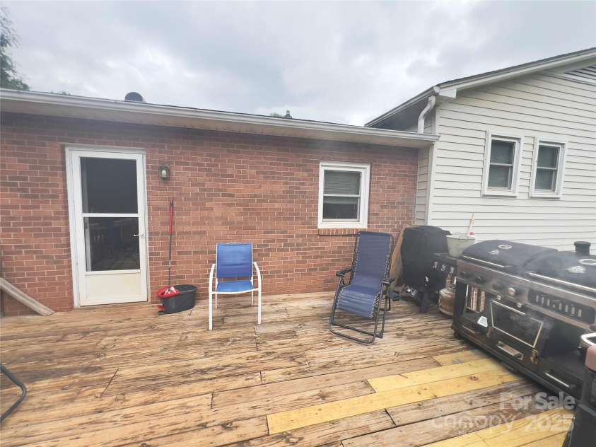 803 Bannon Place, Lenoir, NC 28645.  MLS# CAR4271044, YatesRealty ID 25342. 