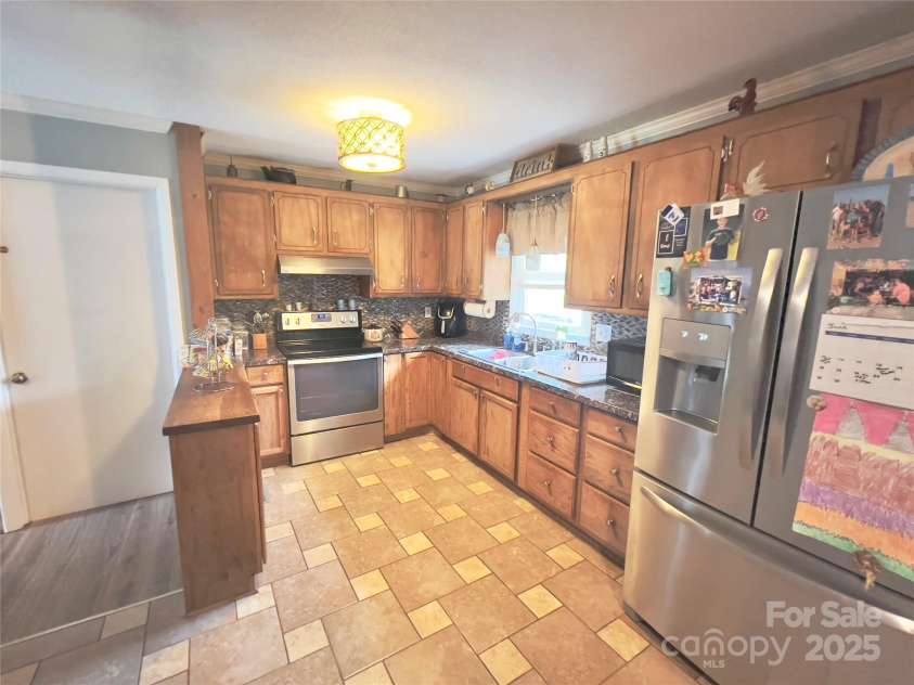 803 Bannon Place, Lenoir, NC 28645.  MLS# CAR4271044, YatesRealty ID 25342. 