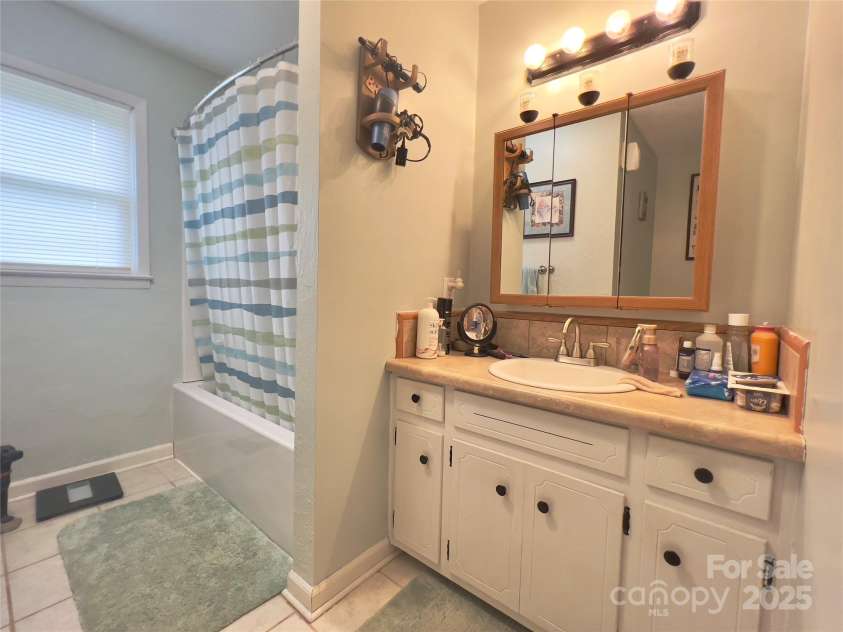 803 Bannon Place, Lenoir, NC 28645.  MLS# CAR4271044, YatesRealty ID 25342. 