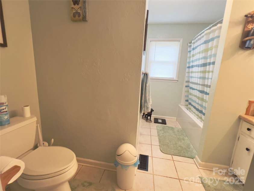 803 Bannon Place, Lenoir, NC 28645.  MLS# CAR4271044, YatesRealty ID 25342. 