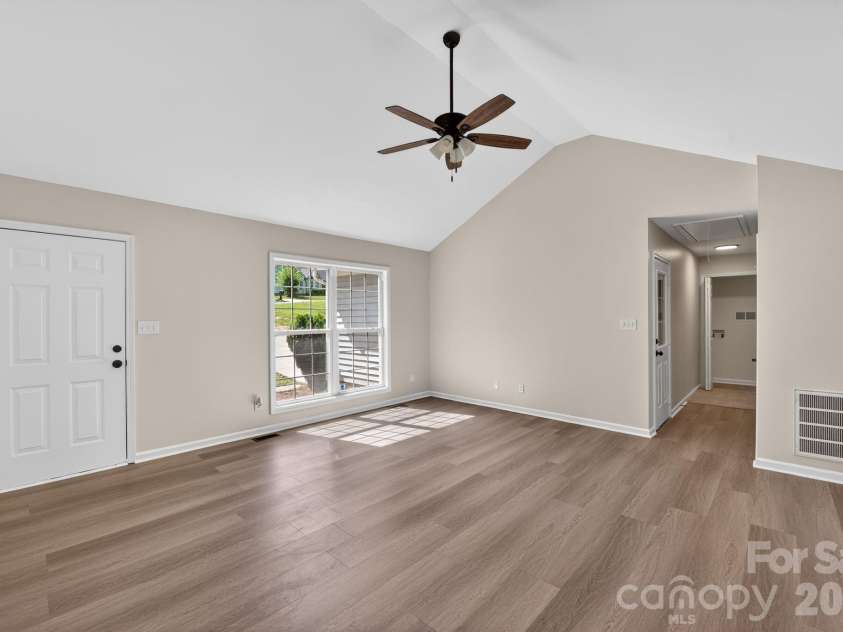 209 Red Oak Court, Gastonia, NC 28052.  MLS# CAR4381003, YatesRealty ID 25343. 