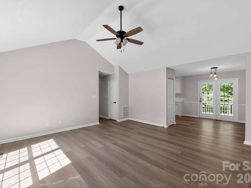 209 Red Oak Court, Gastonia, NC 28052.  MLS# CAR4381003, YatesRealty ID 25343. 