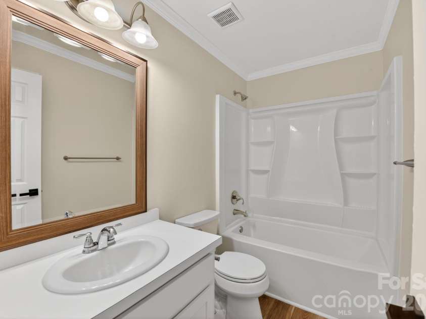 209 Red Oak Court, Gastonia, NC 28052.  MLS# CAR4381003, YatesRealty ID 25343. 