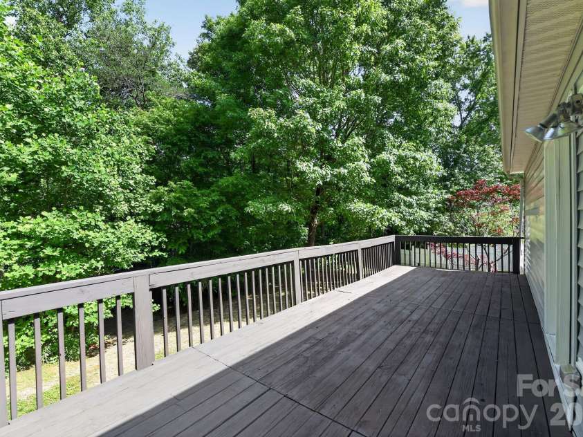 209 Red Oak Court, Gastonia, NC 28052.  MLS# CAR4381003, YatesRealty ID 25343. 