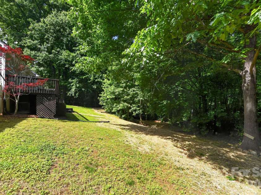 209 Red Oak Court, Gastonia, NC 28052.  MLS# CAR4381003, YatesRealty ID 25343. 