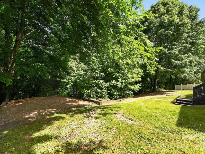 209 Red Oak Court, Gastonia, NC 28052.  MLS# CAR4381003, YatesRealty ID 25343. 