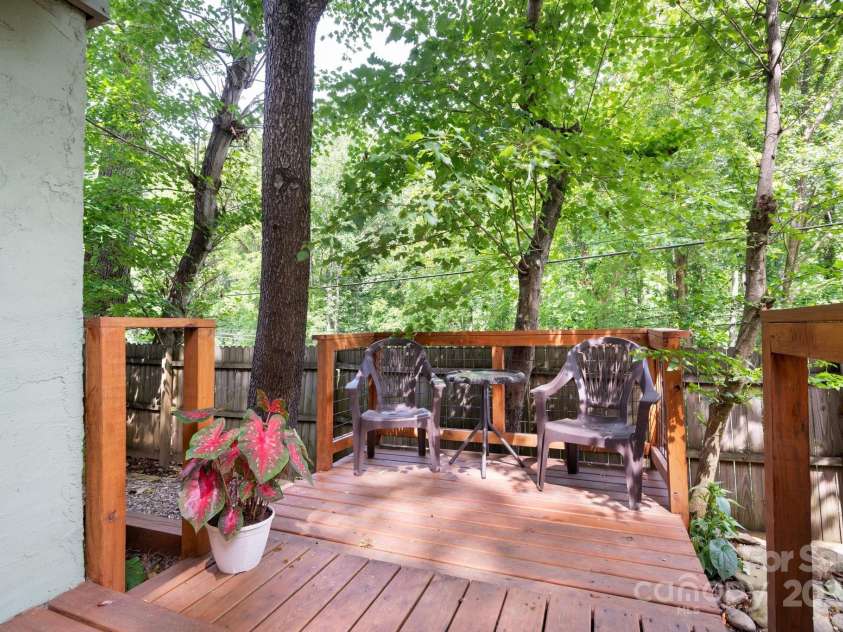 5 Arbutus Road, Asheville, NC 28805.  MLS# CAR4270691, YatesRealty ID 25344. Private Deck