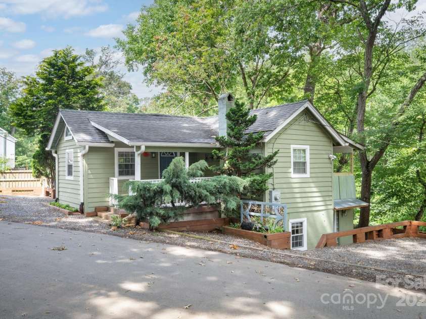 5 Arbutus Road, Asheville, NC 28805.  MLS# CAR4270691, YatesRealty ID 25344. Separate Basement Apartment