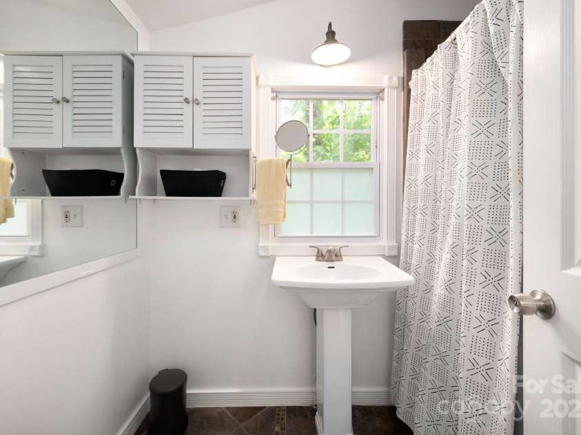 5 Arbutus Road, Asheville, NC 28805.  MLS# CAR4280642, YatesRealty ID 25344. Upper Unit Bath with Window