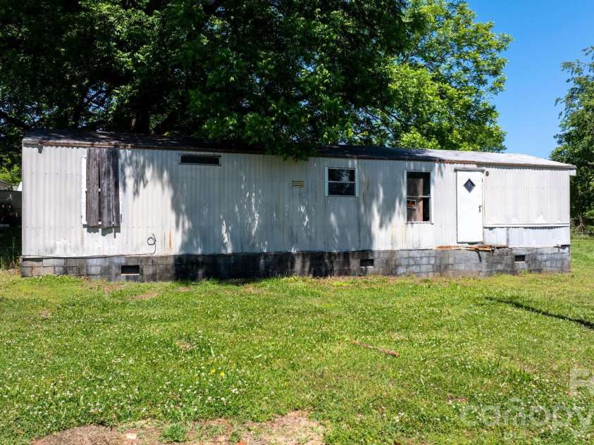 112 13th Street, Newton, NC 28658.  MLS# CAR4381750, YatesRealty ID 25345. 