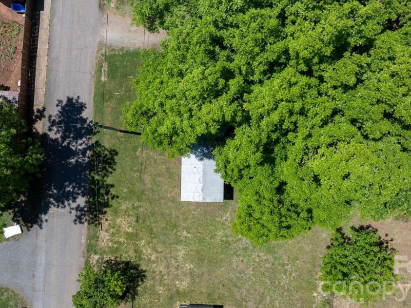112 13th Street, Newton, NC 28658.  MLS# CAR4381750, YatesRealty ID 25345. 