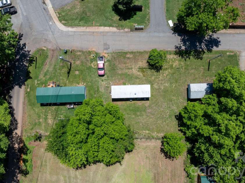 112 13th Street, Newton, NC 28658.  MLS# CAR4381750, YatesRealty ID 25345. 