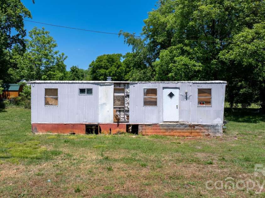 116 13th Street, Newton, NC 28658.  MLS# CAR4381755, YatesRealty ID 25346. 