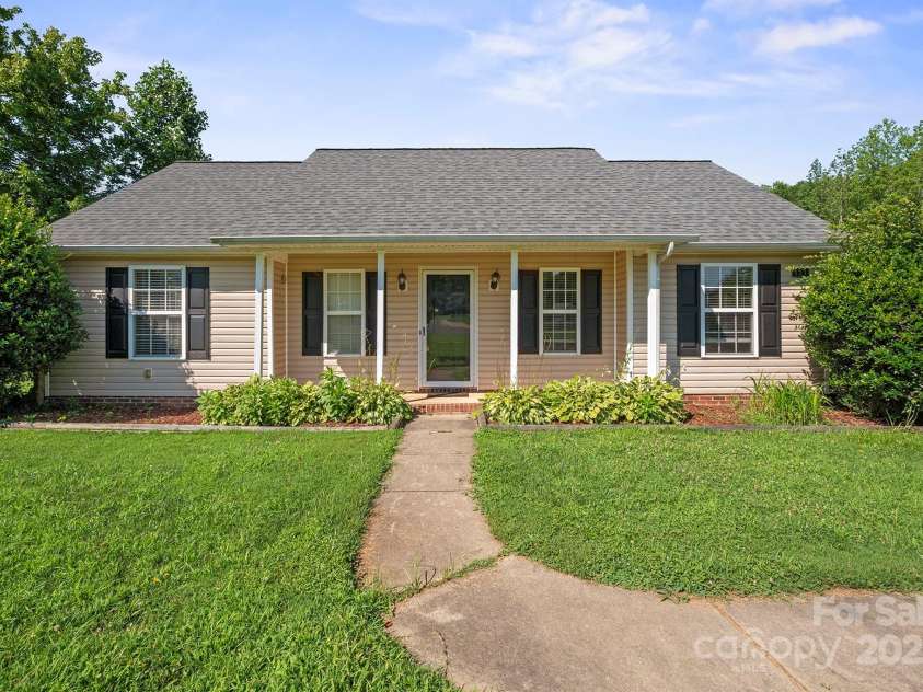 121 Gilcrest Lane, Troutman, NC 28166.  MLS# CAR4273787, YatesRealty ID 25346. 