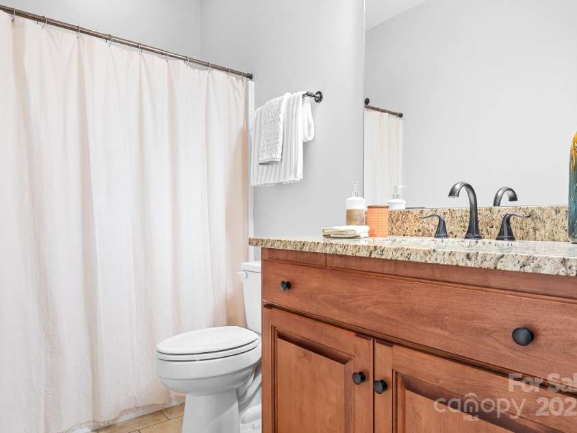 730 Oak Ridge Farms Circle, Newton, NC 28658.  MLS# CAR4252238, YatesRealty ID 25347. Hallway full bathroom