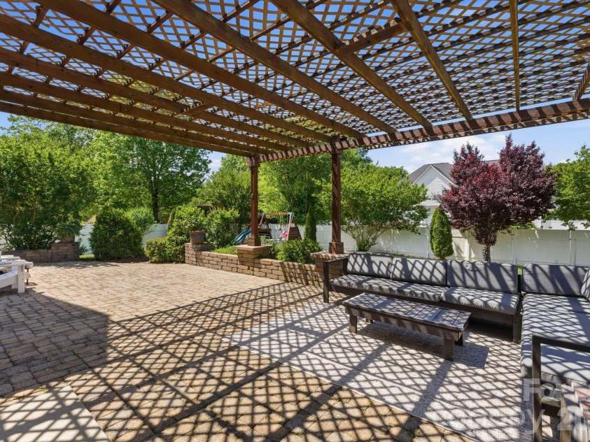 15007 Taylor Ridge Lane, Charlotte, NC 28273.  MLS# CAR4370463, YatesRealty ID 25348. Backyard Patio