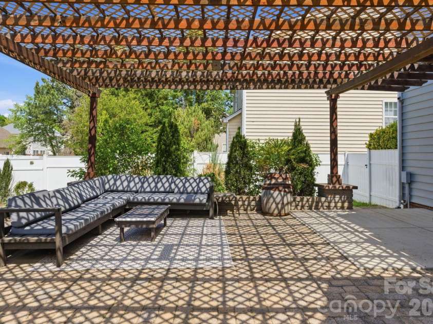 15007 Taylor Ridge Lane, Charlotte, NC 28273.  MLS# CAR4370463, YatesRealty ID 25348. Backyard Patio