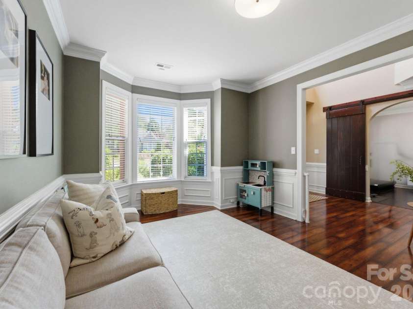 15007 Taylor Ridge Lane, Charlotte, NC 28273.  MLS# CAR4370463, YatesRealty ID 25348. Sitting Room
