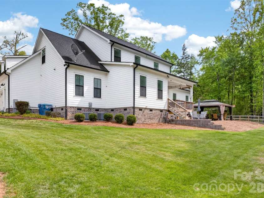 5811 Kristi Lane, Midland, NC 28107.  MLS# CAR4365681, YatesRealty ID 25349. 