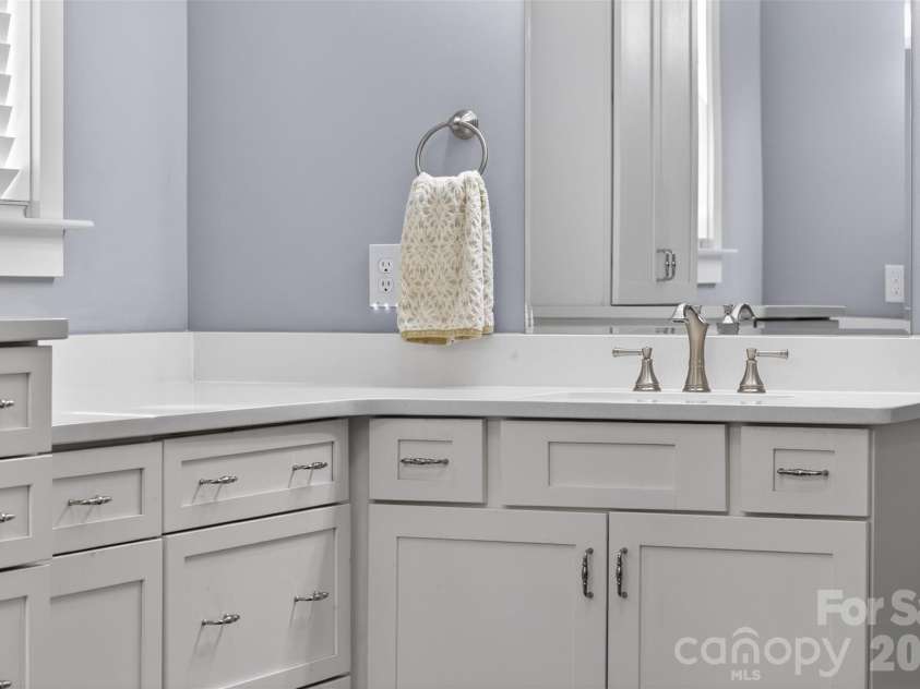5811 Kristi Lane, Midland, NC 28107.  MLS# CAR4365681, YatesRealty ID 25349. Master Bath