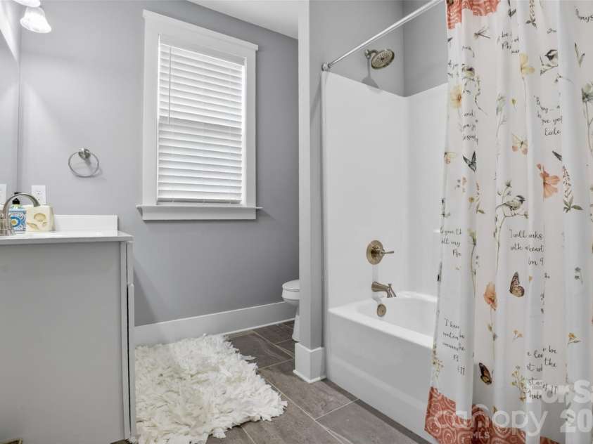 5811 Kristi Lane, Midland, NC 28107.  MLS# CAR4365681, YatesRealty ID 25349. Upstairs Bath 1