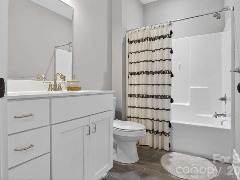 5811 Kristi Lane, Midland, NC 28107.  MLS# CAR4365681, YatesRealty ID 25349. Upstairs Bath 2