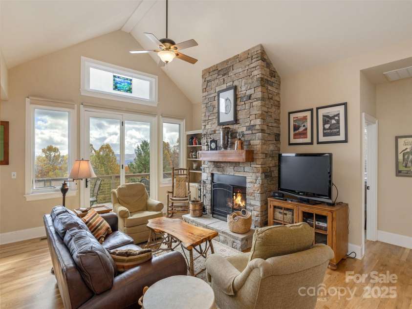 261 Rowland Drive, Hendersonville, NC 28739.  MLS# CAR4217171, YatesRealty ID 2535. 