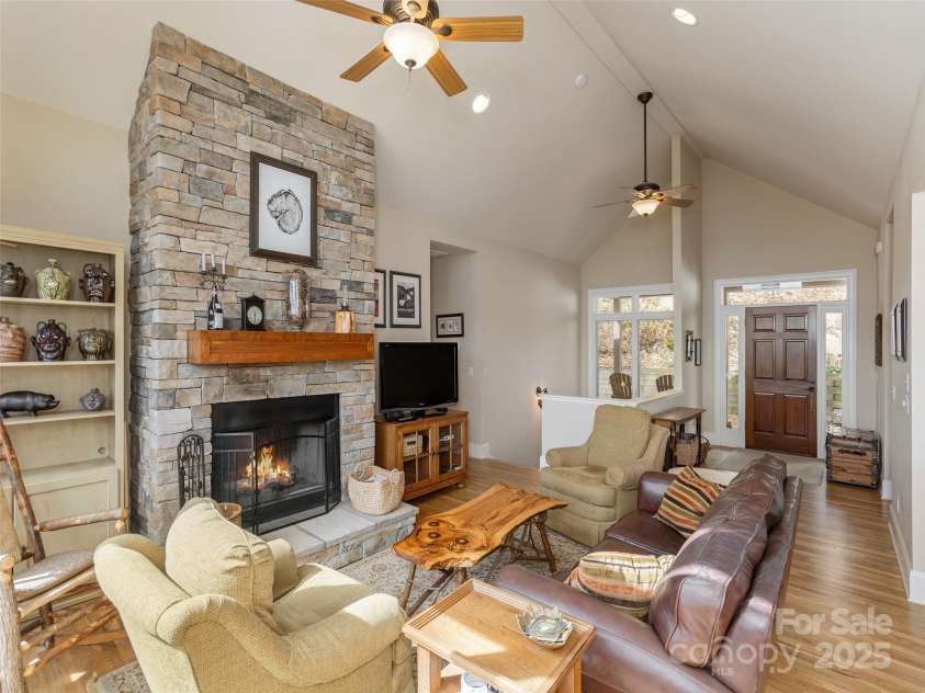 261 Rowland Drive, Hendersonville, NC 28739.  MLS# CAR4217171, YatesRealty ID 2535. 