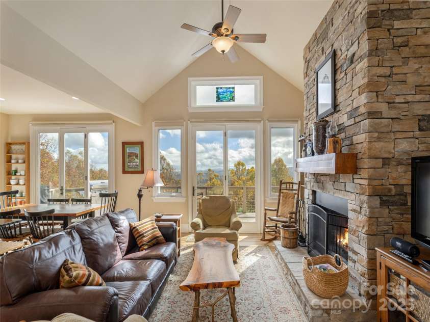 261 Rowland Drive, Hendersonville, NC 28739.  MLS# CAR4217171, YatesRealty ID 2535. 