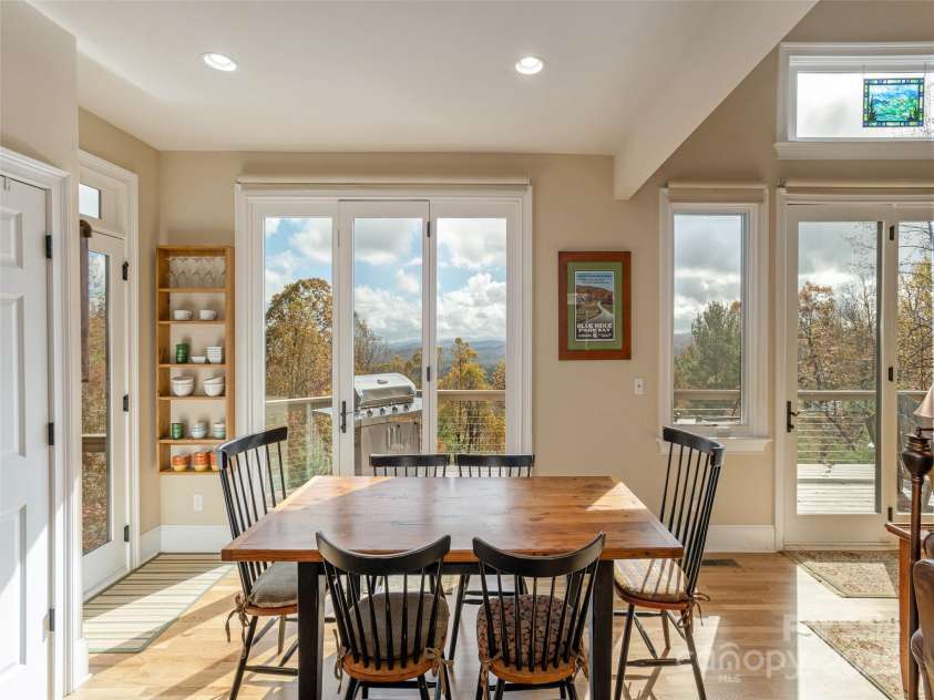 261 Rowland Drive, Hendersonville, NC 28739.  MLS# CAR4217171, YatesRealty ID 2535. 