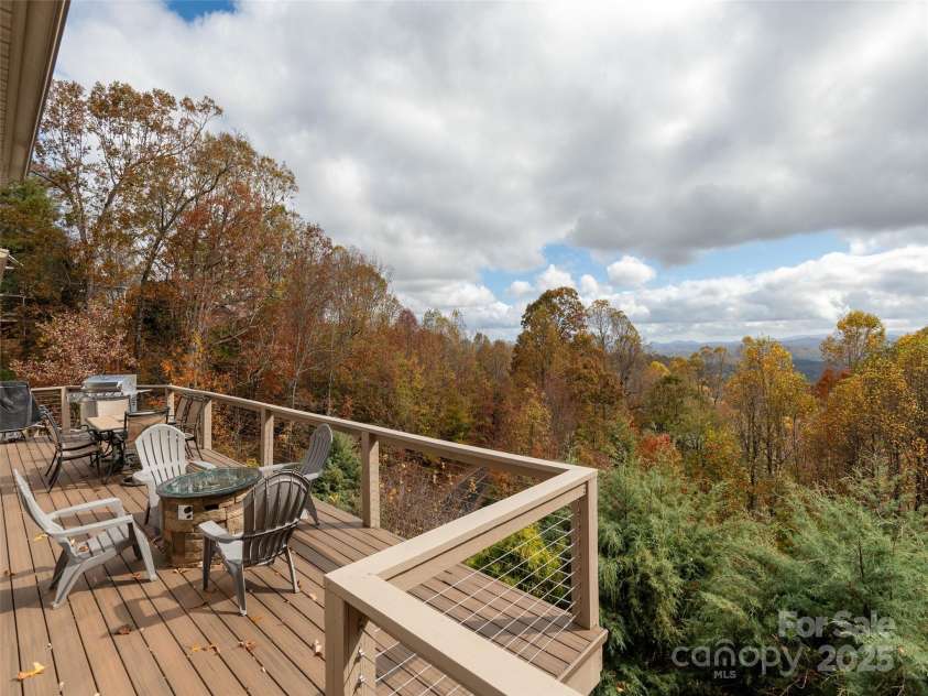 261 Rowland Drive, Hendersonville, NC 28739.  MLS# CAR4217171, YatesRealty ID 2535. 