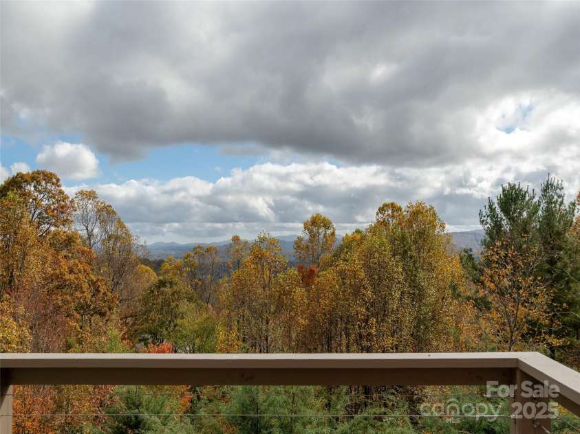 261 Rowland Drive, Hendersonville, NC 28739.  MLS# CAR4217171, YatesRealty ID 2535. 