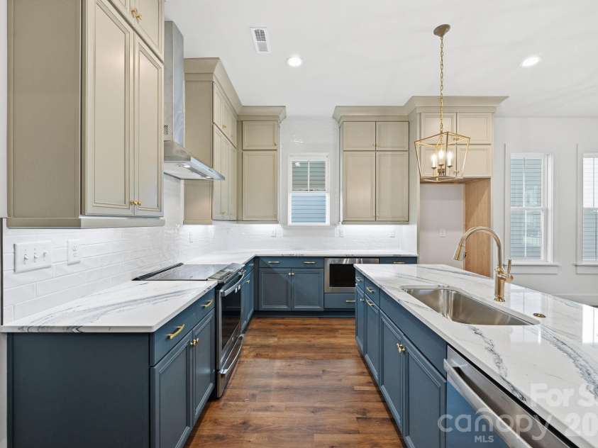 7237 Westrow Avenue, Charlotte, NC 28278.  MLS# CAR4311743, YatesRealty ID 2535. Generous counter space and well designed functional kitchen.