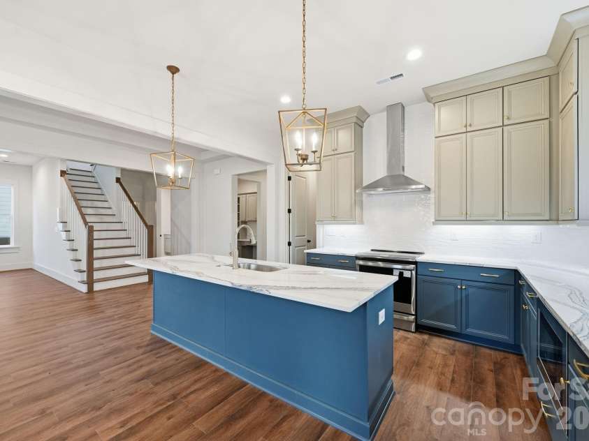 7237 Westrow Avenue, Charlotte, NC 28278.  MLS# CAR4311743, YatesRealty ID 2535. Gracious kitchen invites entertaining and shares an open space for dining and living.