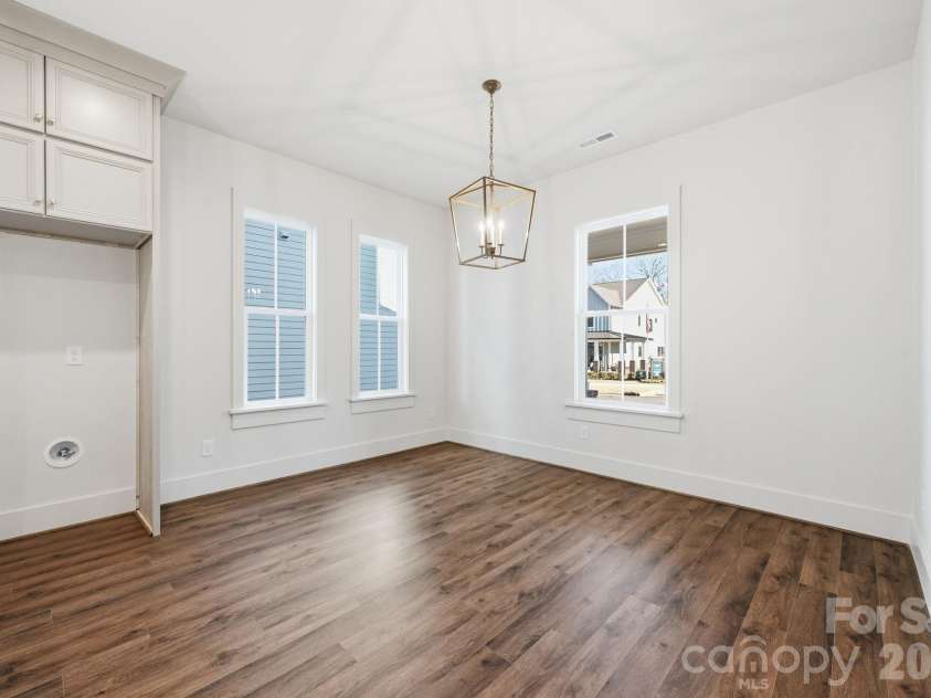 7237 Westrow Avenue, Charlotte, NC 28278.  MLS# CAR4311743, YatesRealty ID 2535. Wonderful spacious dining area perfect for entertaining.