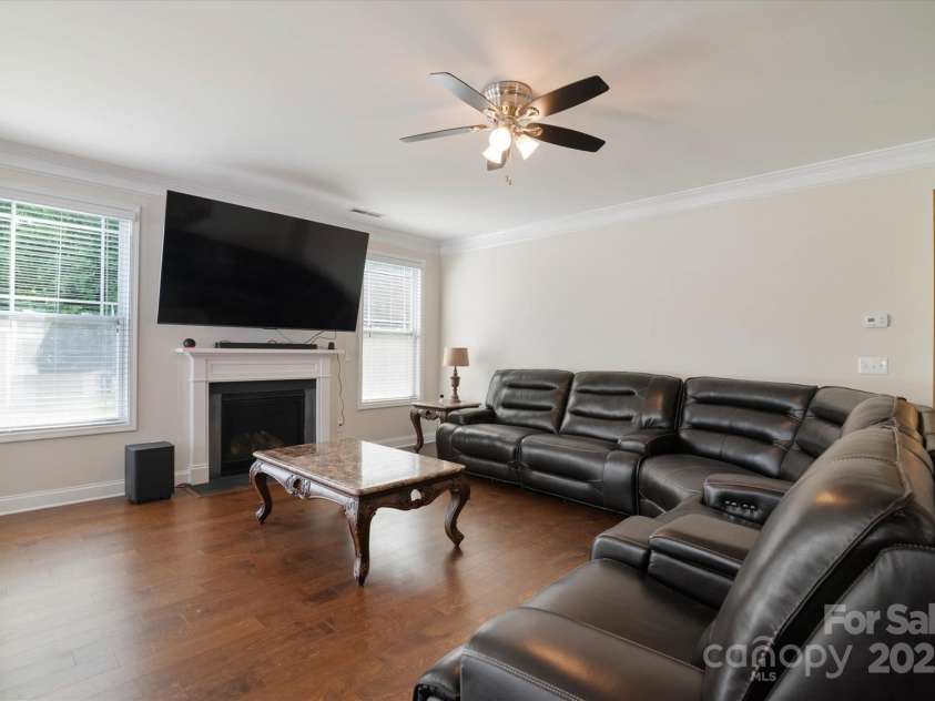 12704 Franklin Square Road, Charlotte, NC 28213.  MLS# CAR4274757, YatesRealty ID 25351. Expansive Family Room For Entertaining!