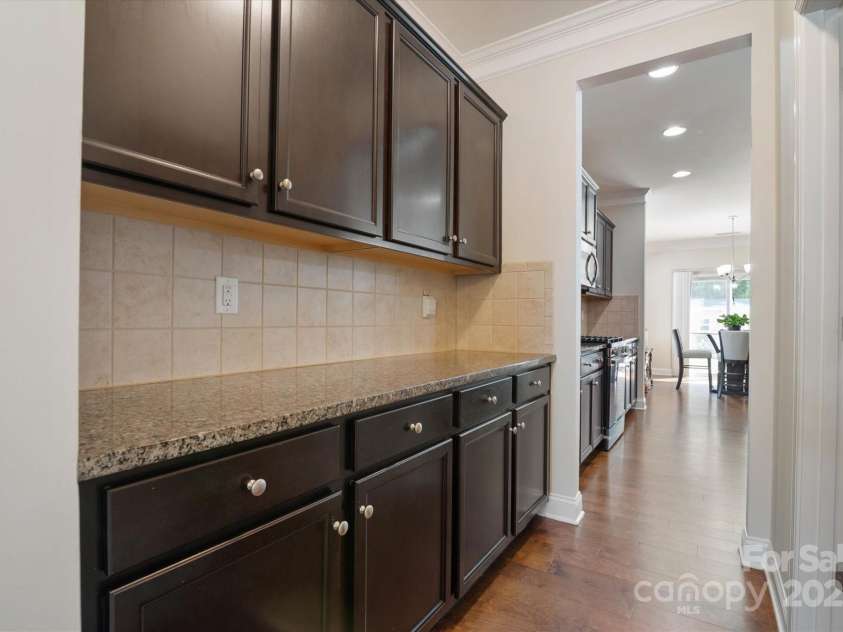 12704 Franklin Square Road, Charlotte, NC 28213.  MLS# CAR4274757, YatesRealty ID 25351. Spacious Butlers Area!