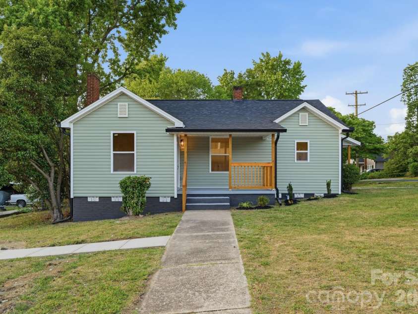 200 17th Street, Kannapolis, NC 28081.  MLS# CAR4384528, YatesRealty ID 25351. 