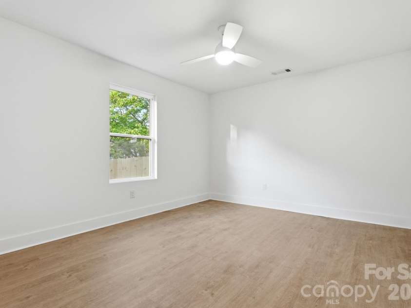 200 17th Street, Kannapolis, NC 28081.  MLS# CAR4384528, YatesRealty ID 25351. 