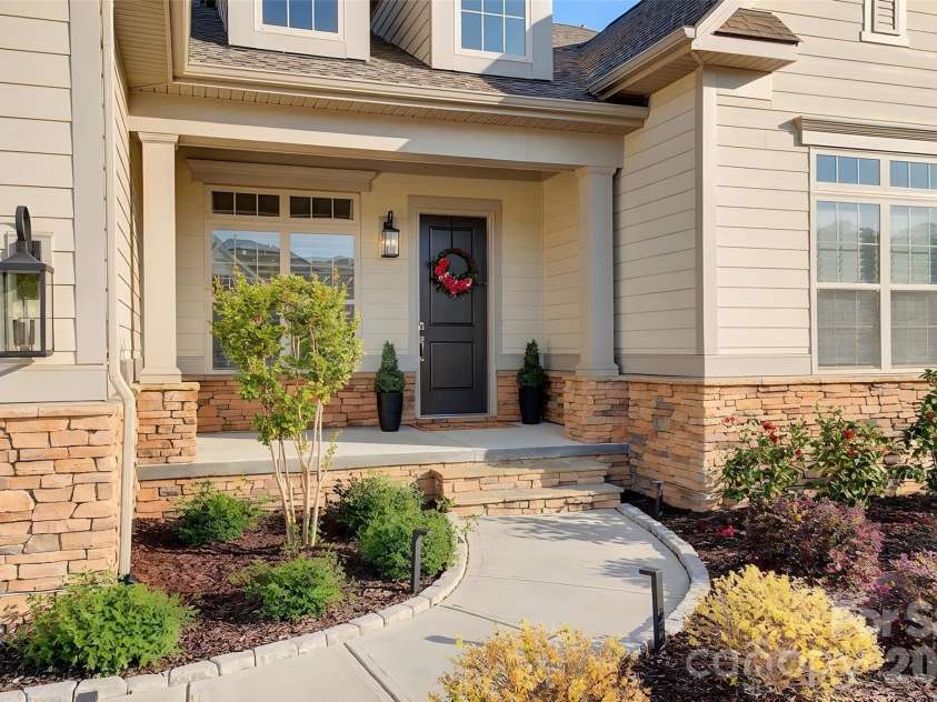 82212 Standing Oak Drive, Charlotte, NC 28278.  MLS# CAR4367652, YatesRealty ID 25352. 