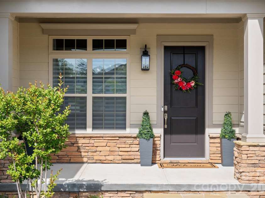 82212 Standing Oak Drive, Charlotte, NC 28278.  MLS# CAR4367652, YatesRealty ID 25352. 
